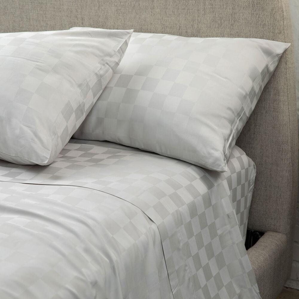 💥 Eden & Om Standard Size Pillowcases Gray Checkered EXCELLENT, Set Of 2